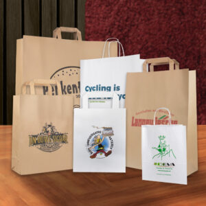 Test.jpg Papieren draagtassen met gevouwen of gedraaid handvat